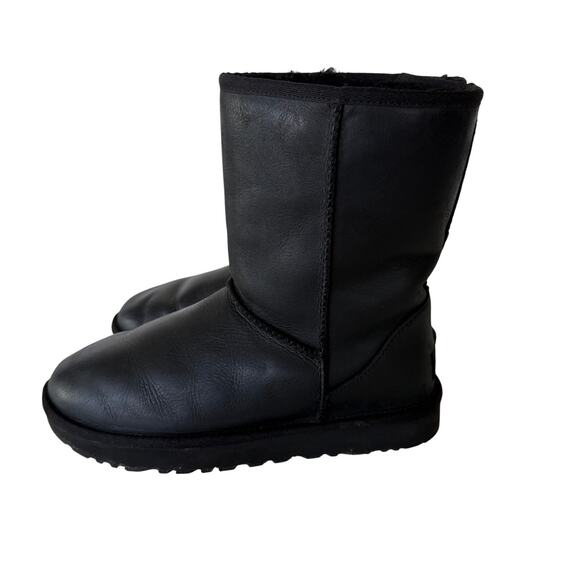 UGG Leather Classic Short Boots size 7 - Picture 1 of 10